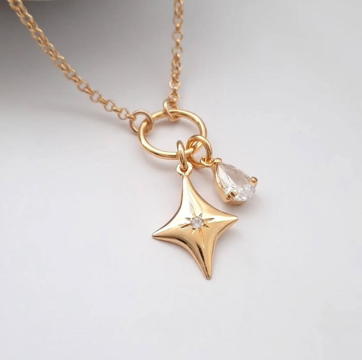 Estrella gold star pendant necklace with cubic zirconia charm