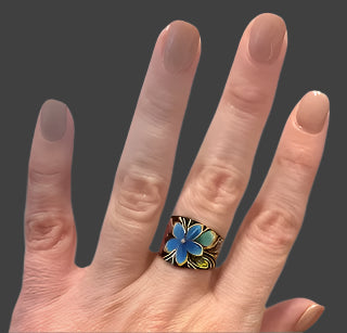 Hand-painted adjustable artisan ring with blue floral design, copper base and resin coating, handmade in Guadalajara, Mexico